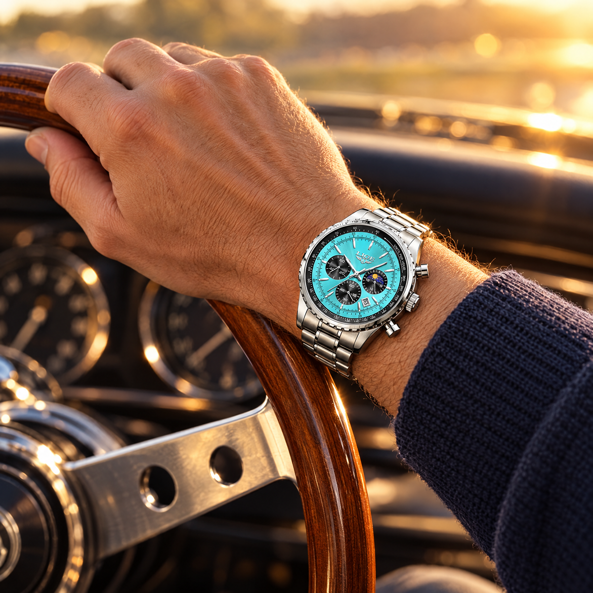 Chronograph am Handgelenk am Lenkrad